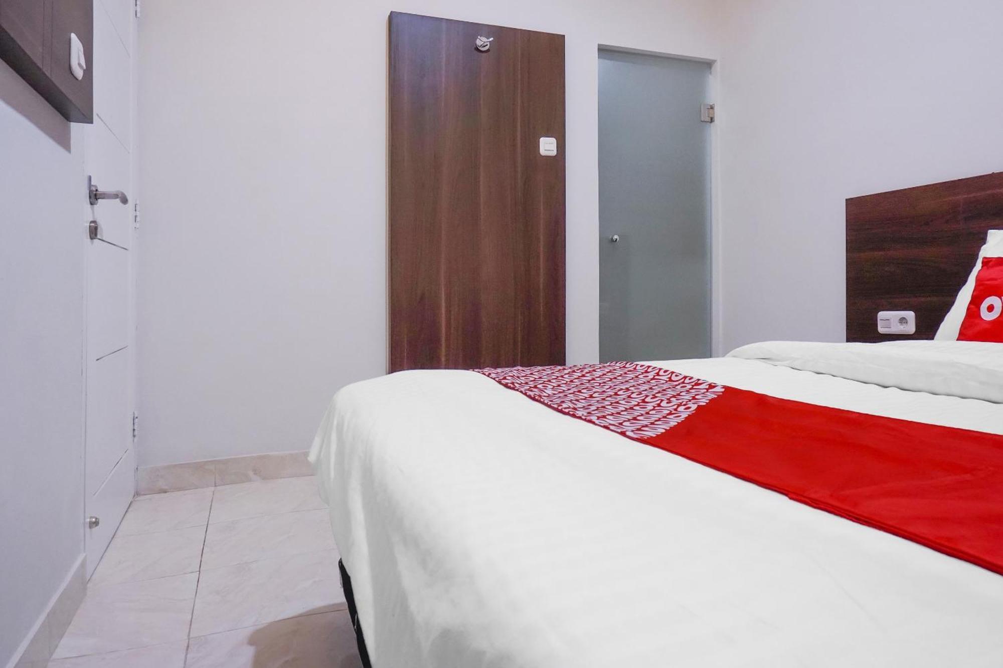 Super Oyo 90115 Near Pasar Baru Hotell Jakarta Exteriör bild