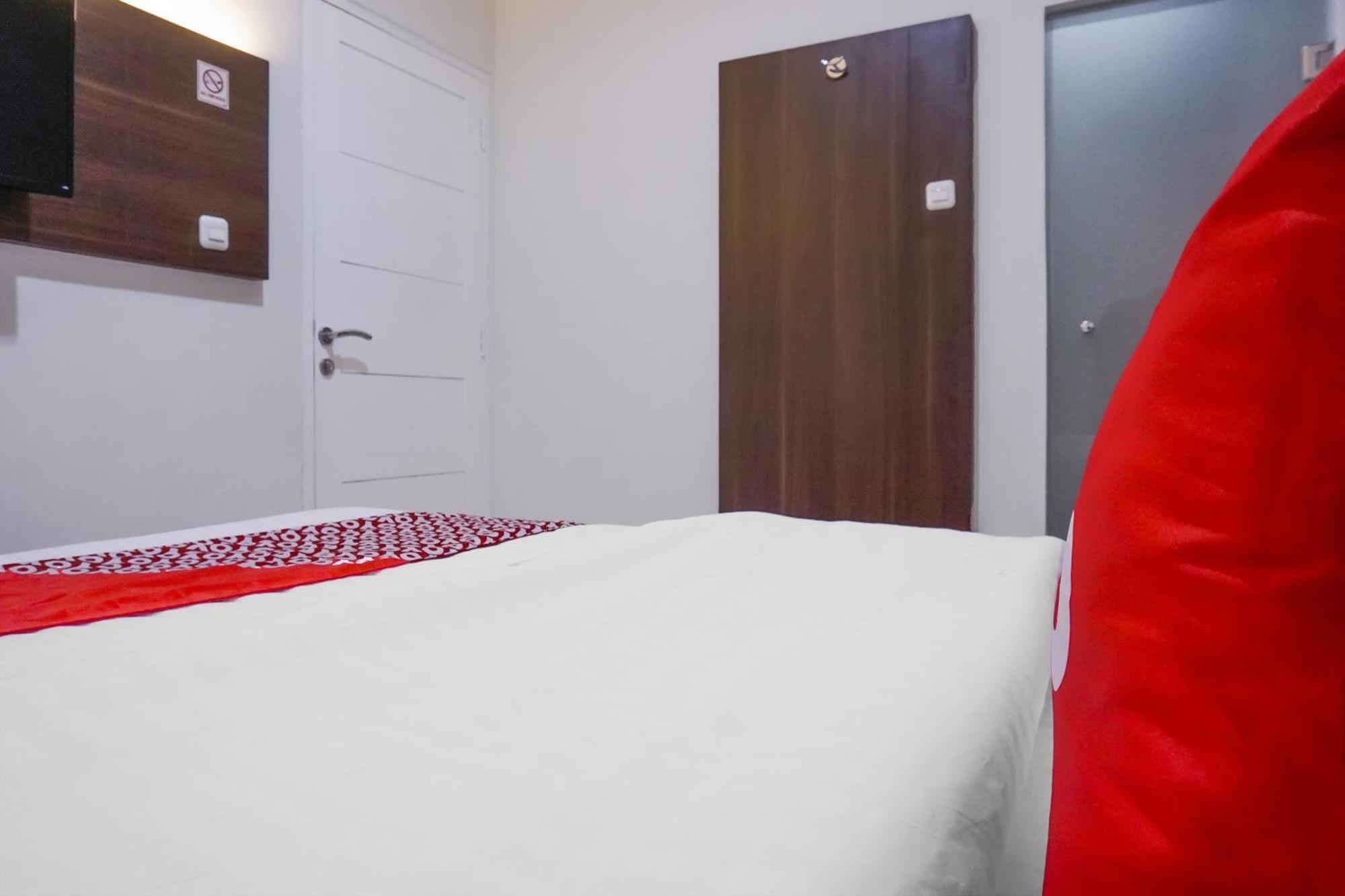 Super Oyo 90115 Near Pasar Baru Hotell Jakarta Exteriör bild